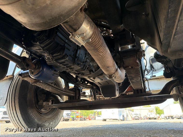 image for item FB5049 2007 Peterbilt 335 digger derrick truck