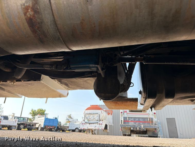 image for item FB5049 2007 Peterbilt 335 digger derrick truck