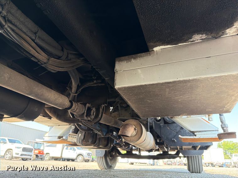 image for item FB5049 2007 Peterbilt 335 digger derrick truck