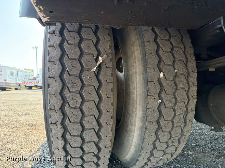 image for item FB5049 2007 Peterbilt 335 digger derrick truck