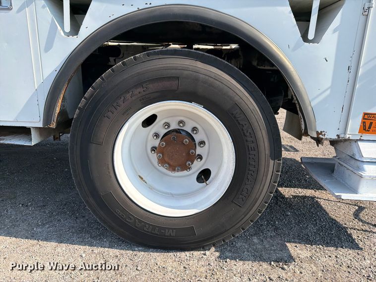 image for item FB5049 2007 Peterbilt 335 digger derrick truck