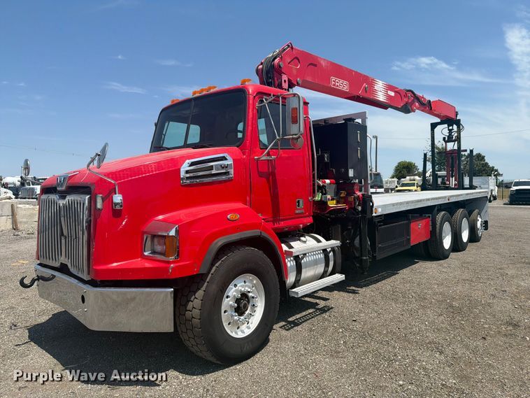 2014 Western Star 4700 crane truck