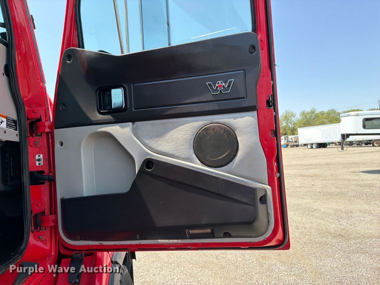 image for item FB5051 2014 Western Star 4700 crane truck
