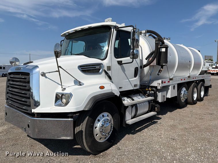 2015 Freightliner 114SD vacuum truck