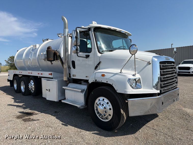 image for item FB5055 2015 Freightliner 114SD vacuum truck