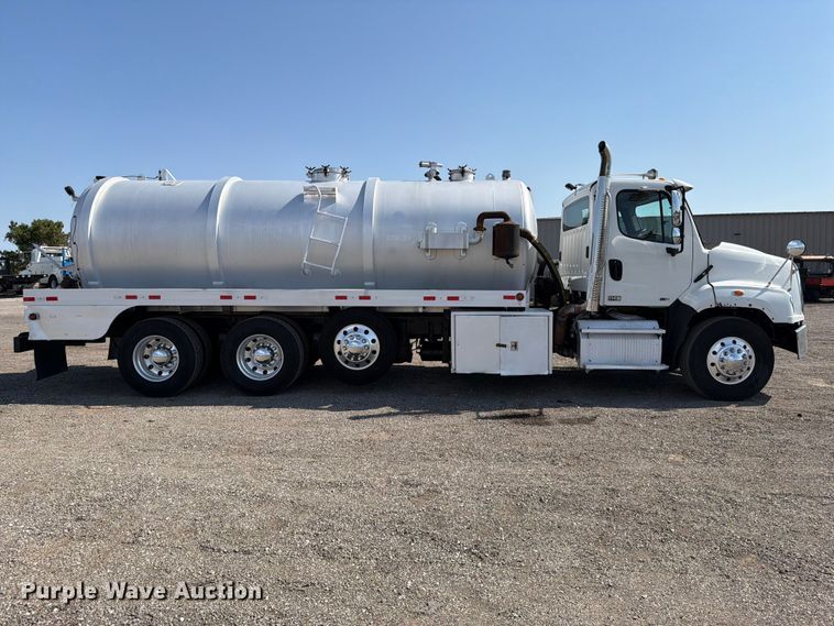 image for item FB5055 2015 Freightliner 114SD vacuum truck