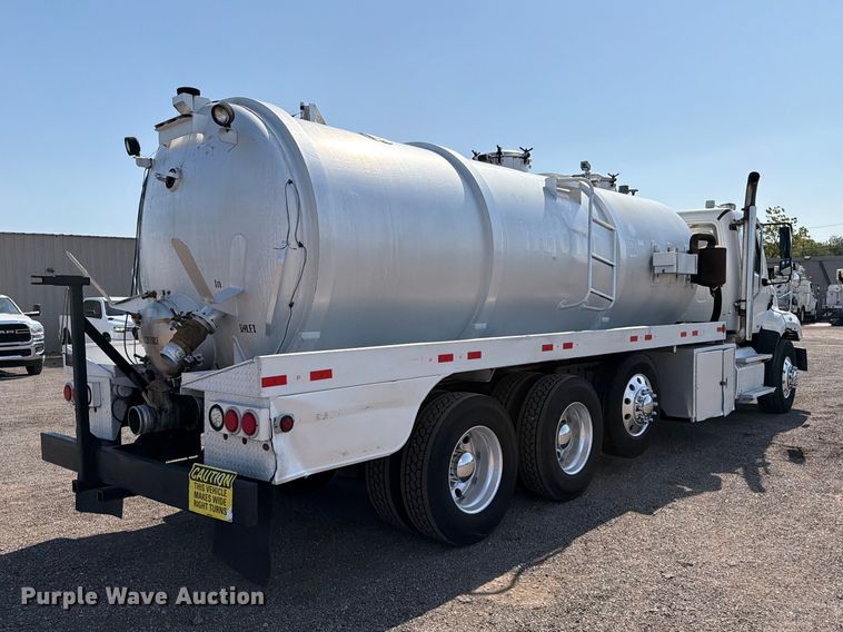 image for item FB5055 2015 Freightliner 114SD vacuum truck