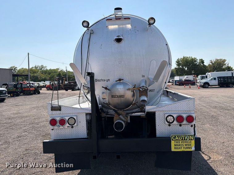 image for item FB5055 2015 Freightliner 114SD vacuum truck