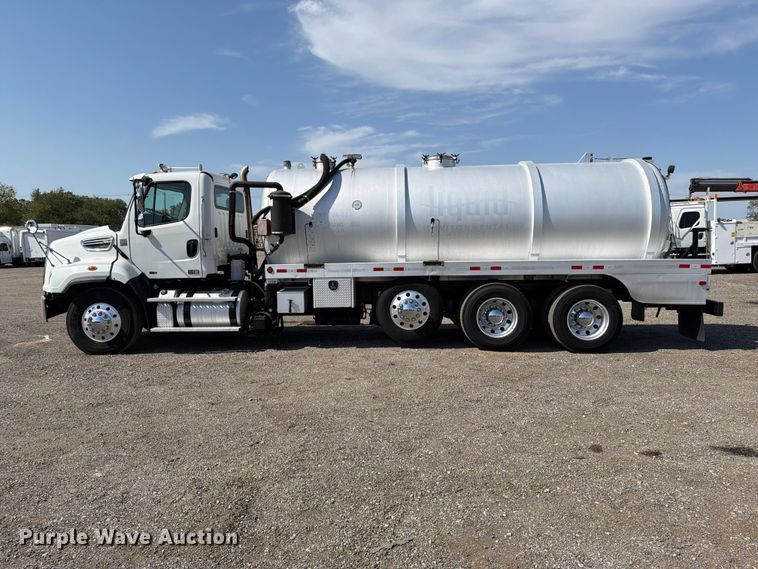 image for item FB5055 2015 Freightliner 114SD vacuum truck