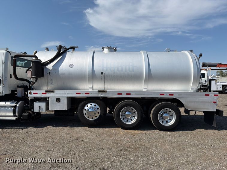 image for item FB5055 2015 Freightliner 114SD vacuum truck