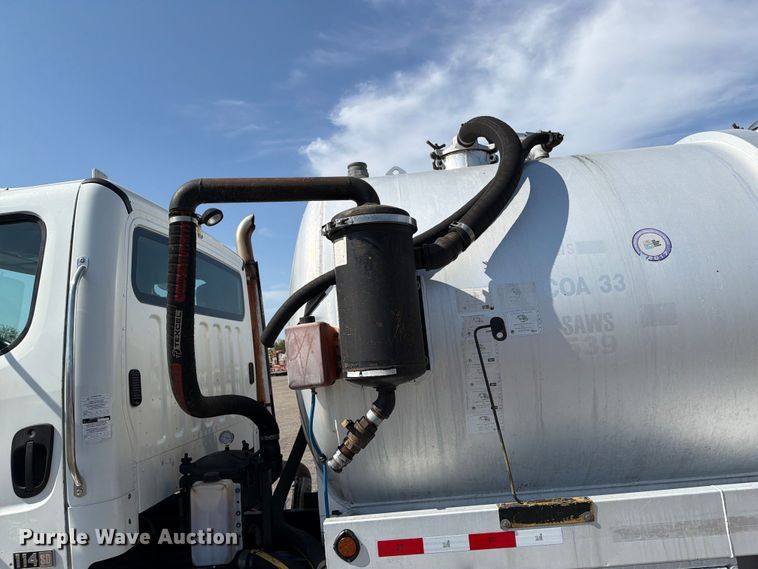 image for item FB5055 2015 Freightliner 114SD vacuum truck