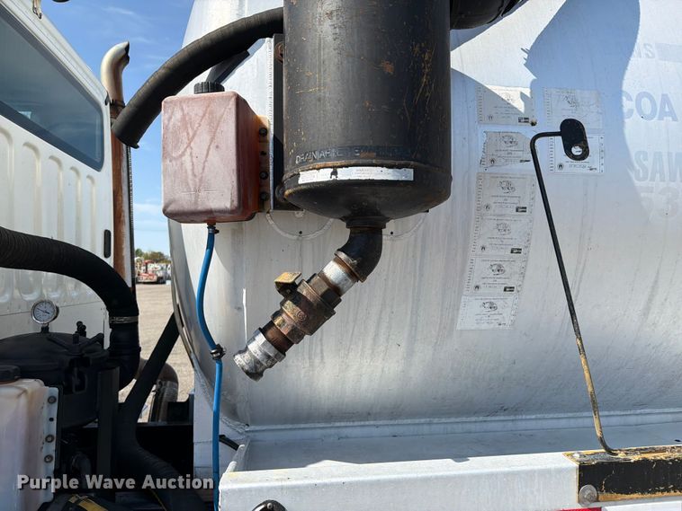 image for item FB5055 2015 Freightliner 114SD vacuum truck