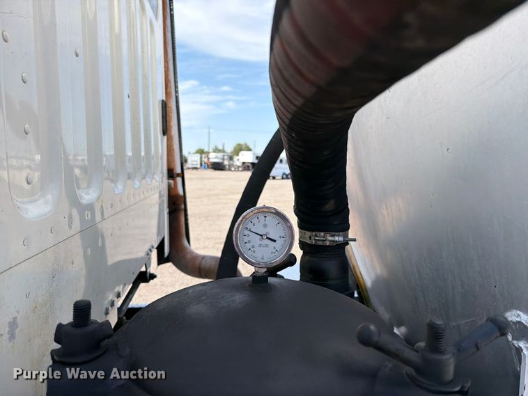 image for item FB5055 2015 Freightliner 114SD vacuum truck