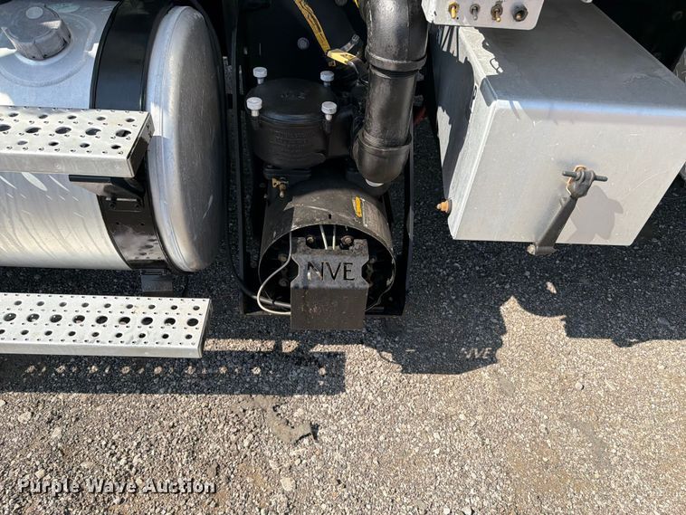 image for item FB5055 2015 Freightliner 114SD vacuum truck