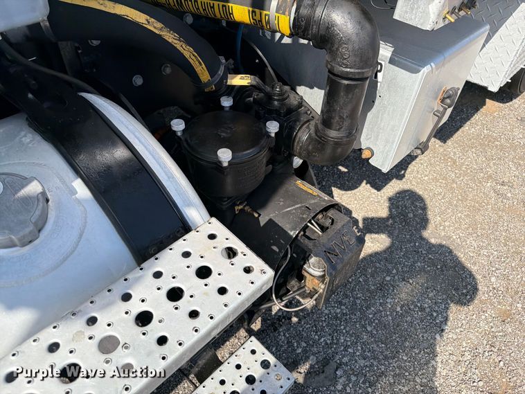 image for item FB5055 2015 Freightliner 114SD vacuum truck