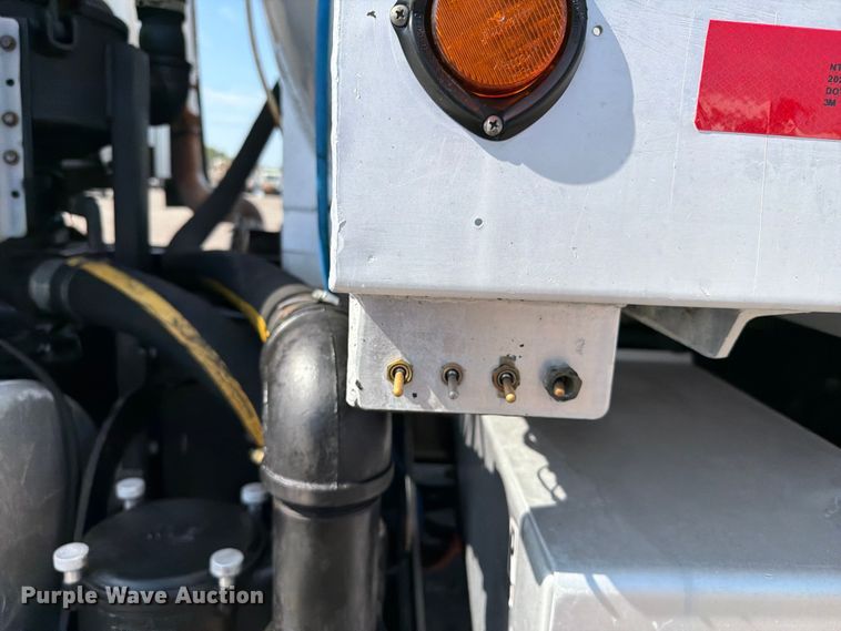 image for item FB5055 2015 Freightliner 114SD vacuum truck