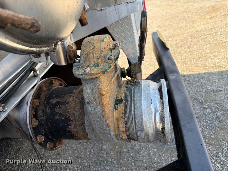 image for item FB5055 2015 Freightliner 114SD vacuum truck