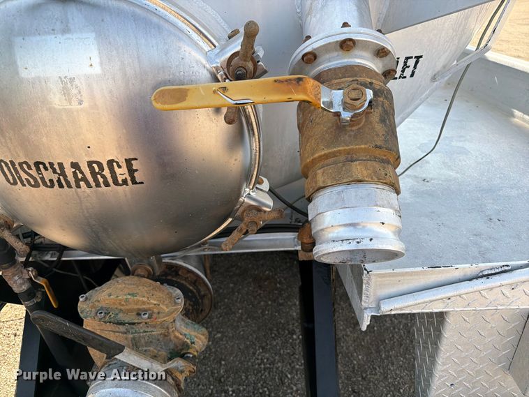 image for item FB5055 2015 Freightliner 114SD vacuum truck