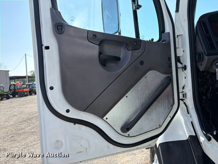 image for item FB5055 2015 Freightliner 114SD vacuum truck