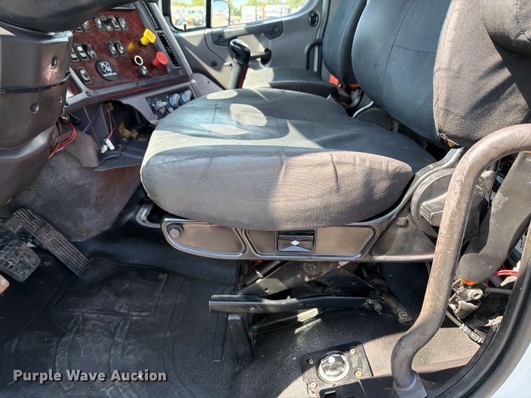 image for item FB5055 2015 Freightliner 114SD vacuum truck