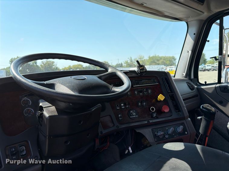 image for item FB5055 2015 Freightliner 114SD vacuum truck