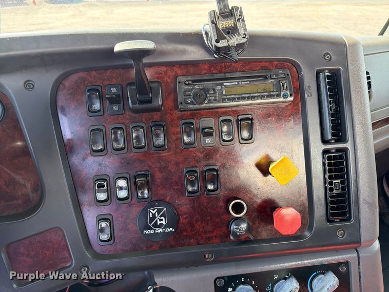 image for item FB5055 2015 Freightliner 114SD vacuum truck