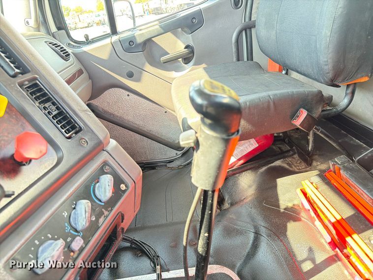 image for item FB5055 2015 Freightliner 114SD vacuum truck