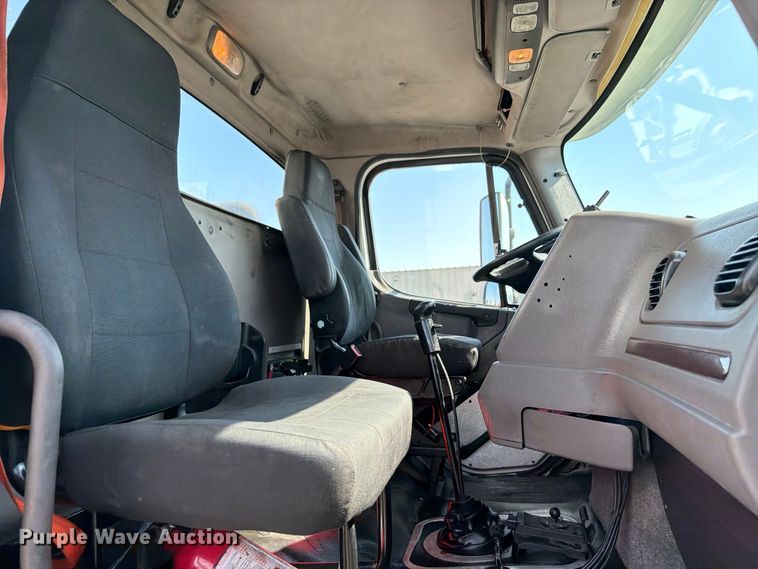 image for item FB5055 2015 Freightliner 114SD vacuum truck