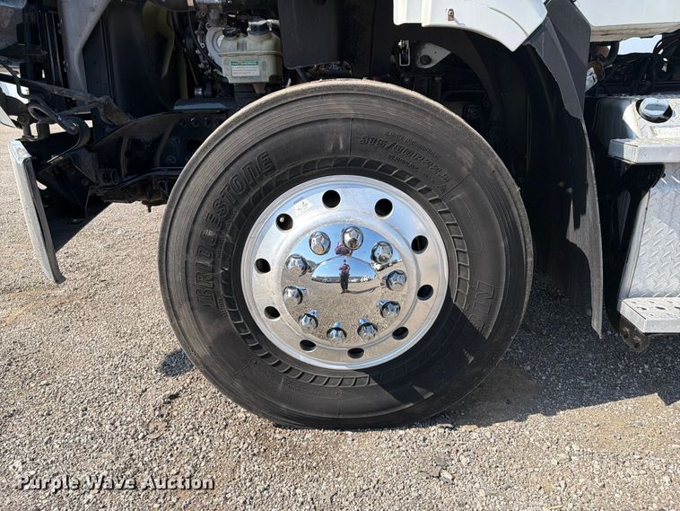 image for item FB5055 2015 Freightliner 114SD vacuum truck