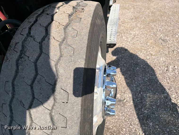 image for item FB5055 2015 Freightliner 114SD vacuum truck