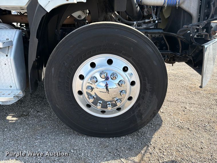 image for item FB5055 2015 Freightliner 114SD vacuum truck