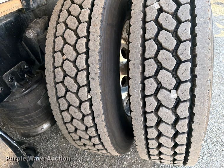 image for item FB5055 2015 Freightliner 114SD vacuum truck