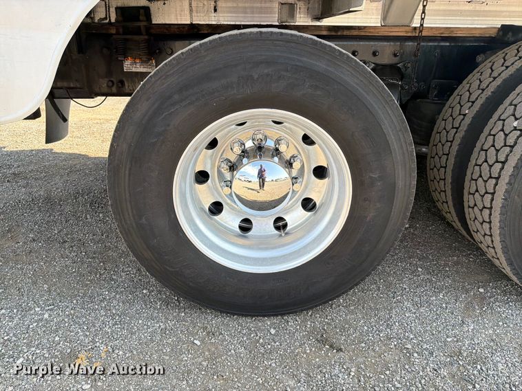 image for item FB5055 2015 Freightliner 114SD vacuum truck