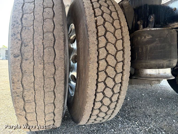 image for item FB5055 2015 Freightliner 114SD vacuum truck