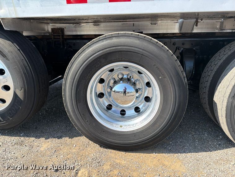 image for item FB5055 2015 Freightliner 114SD vacuum truck