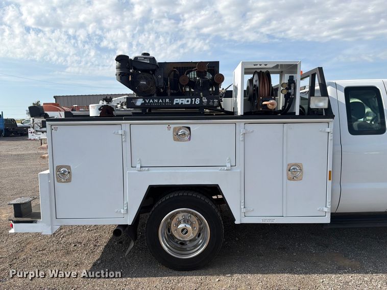 image for item FB5057 2014 Ford F450 Super Duty Ext. Cab utility / service truck