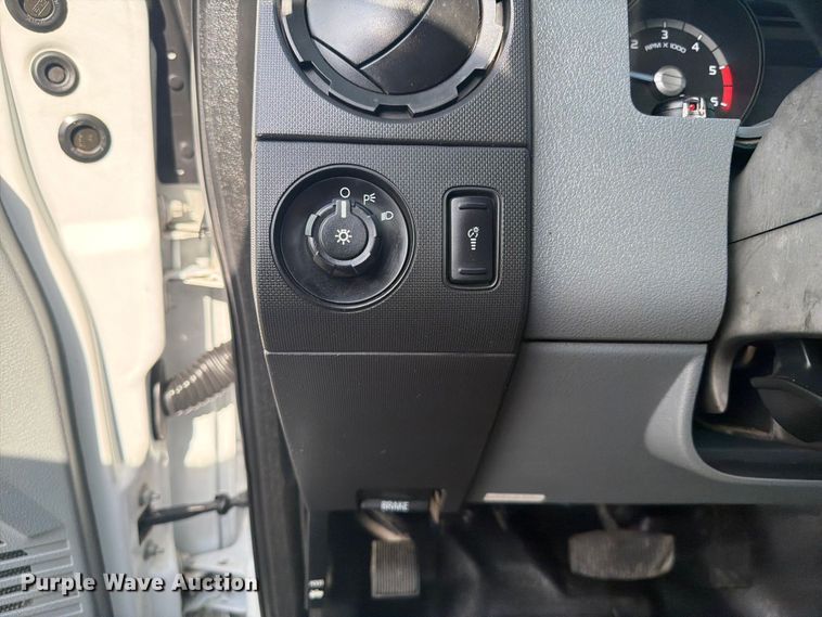 image for item FB5057 2014 Ford F450 Super Duty Ext. Cab utility / service truck