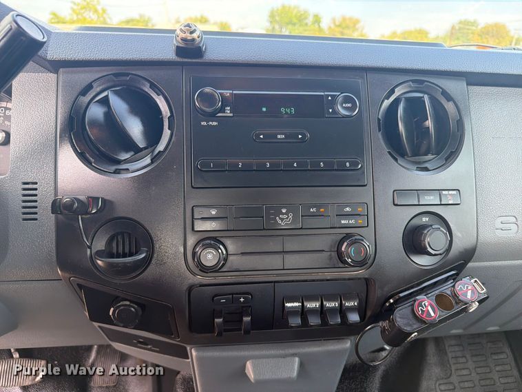 image for item FB5057 2014 Ford F450 Super Duty Ext. Cab utility / service truck
