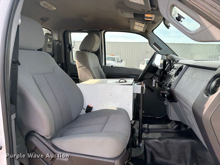 image for item FB5057 2014 Ford F450 Super Duty Ext. Cab utility / service truck