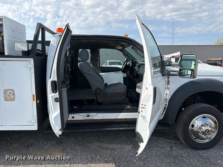 image for item FB5057 2014 Ford F450 Super Duty Ext. Cab utility / service truck