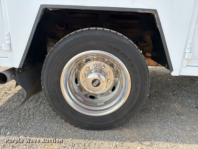 image for item FB5057 2014 Ford F450 Super Duty Ext. Cab utility / service truck