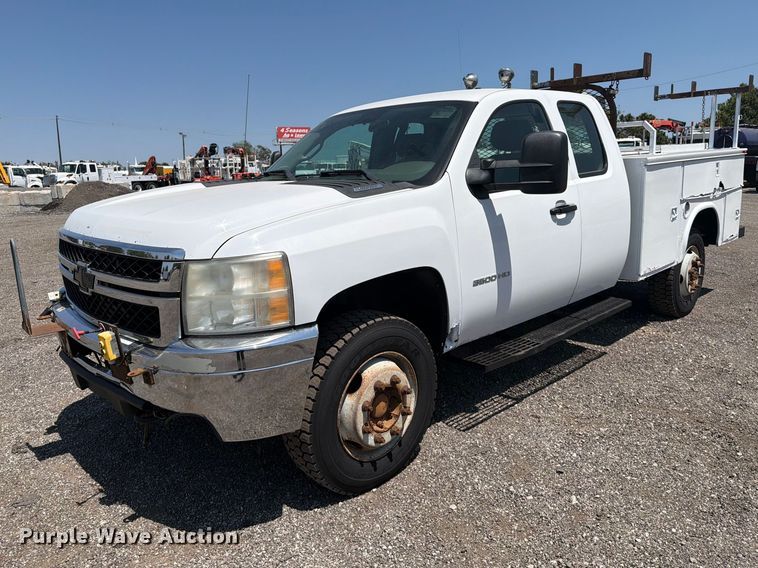 2011 Chevrolet Silverado 3500HD Ext. Cab utility bed pickup truck