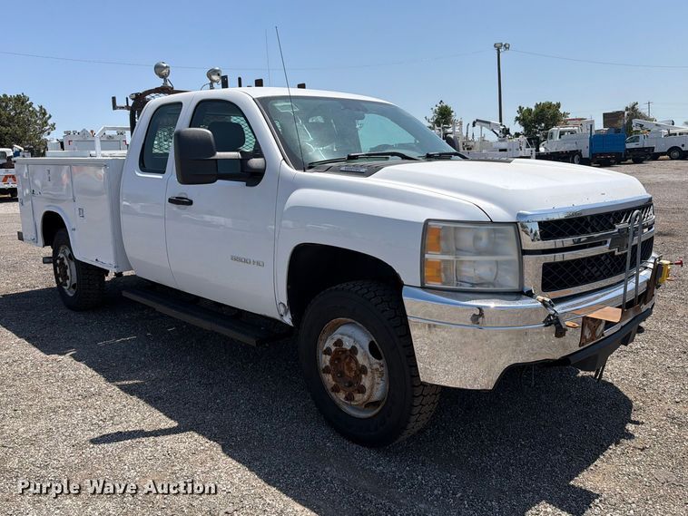 image for item FB5061 2011 Chevrolet Silverado 3500HD Ext. Cab utility bed pickup truck