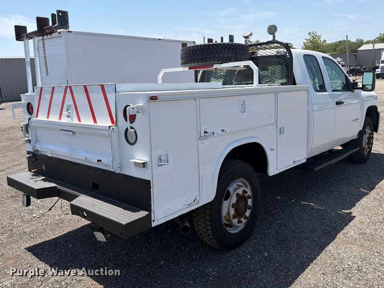 image for item FB5061 2011 Chevrolet Silverado 3500HD Ext. Cab utility bed pickup truck