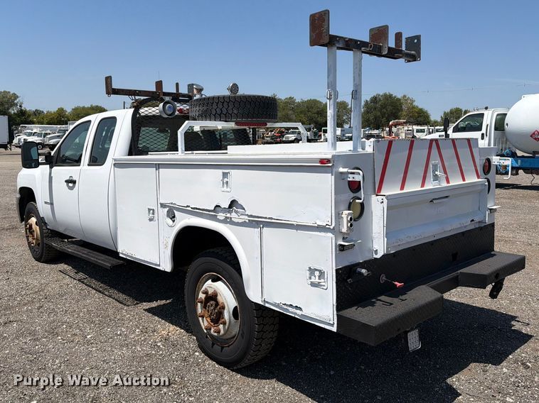 image for item FB5061 2011 Chevrolet Silverado 3500HD Ext. Cab utility bed pickup truck