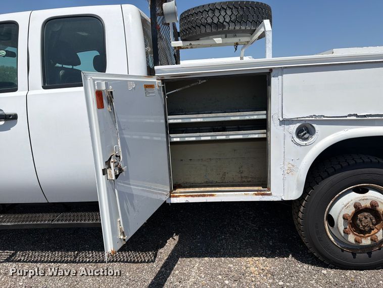 image for item FB5061 2011 Chevrolet Silverado 3500HD Ext. Cab utility bed pickup truck