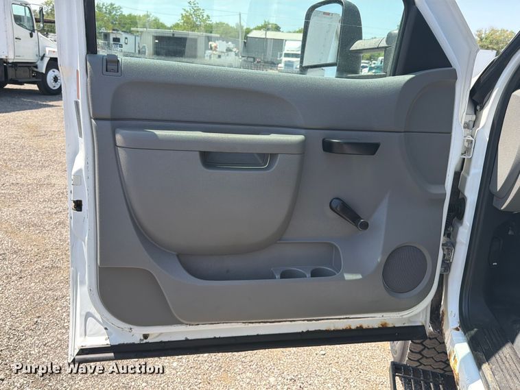 image for item FB5061 2011 Chevrolet Silverado 3500HD Ext. Cab utility bed pickup truck