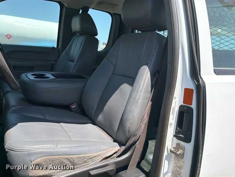 image for item FB5061 2011 Chevrolet Silverado 3500HD Ext. Cab utility bed pickup truck
