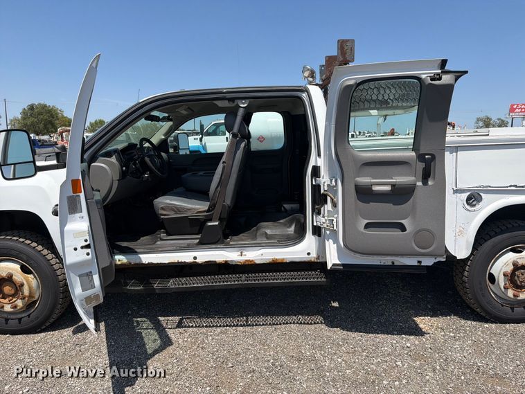 image for item FB5061 2011 Chevrolet Silverado 3500HD Ext. Cab utility bed pickup truck