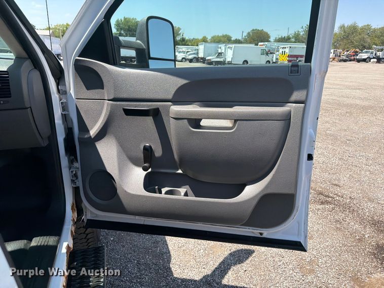 image for item FB5061 2011 Chevrolet Silverado 3500HD Ext. Cab utility bed pickup truck